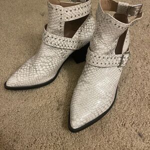 Steve Madden White Textured Pointed-Toe Cutout Booties with Studded Straps